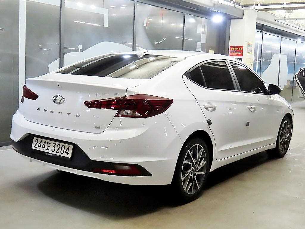 HYUNDAI Avante - Vista 4