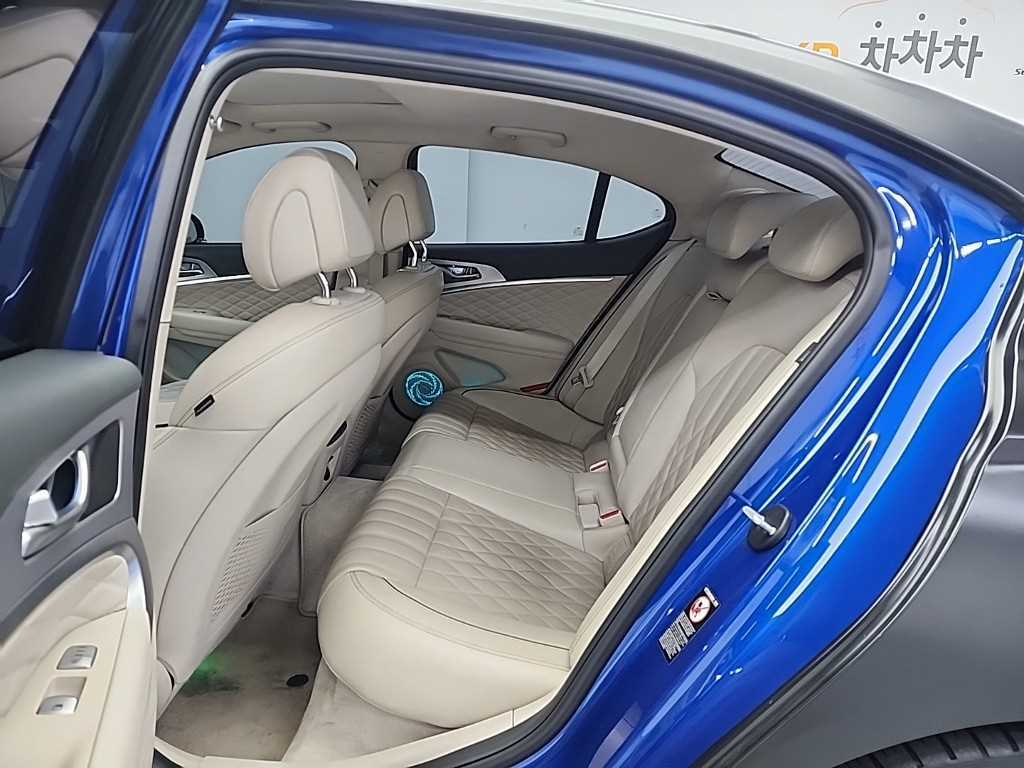 Genesis G70 - Vista 12