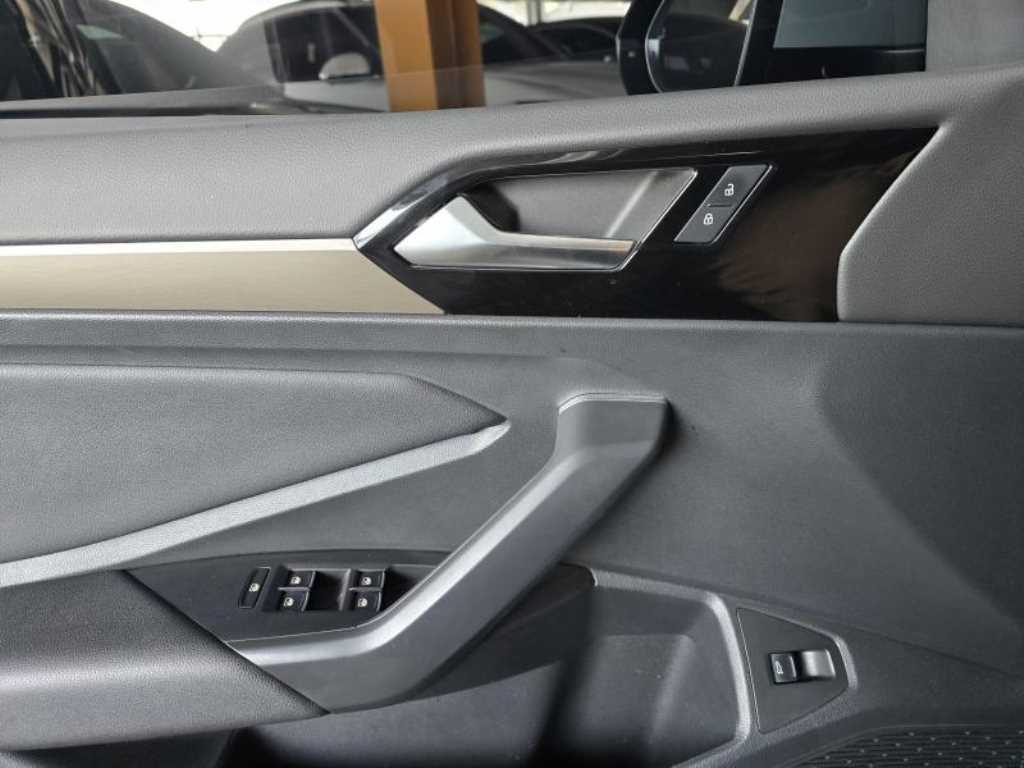 Volkswagen Jetta - Vista 5