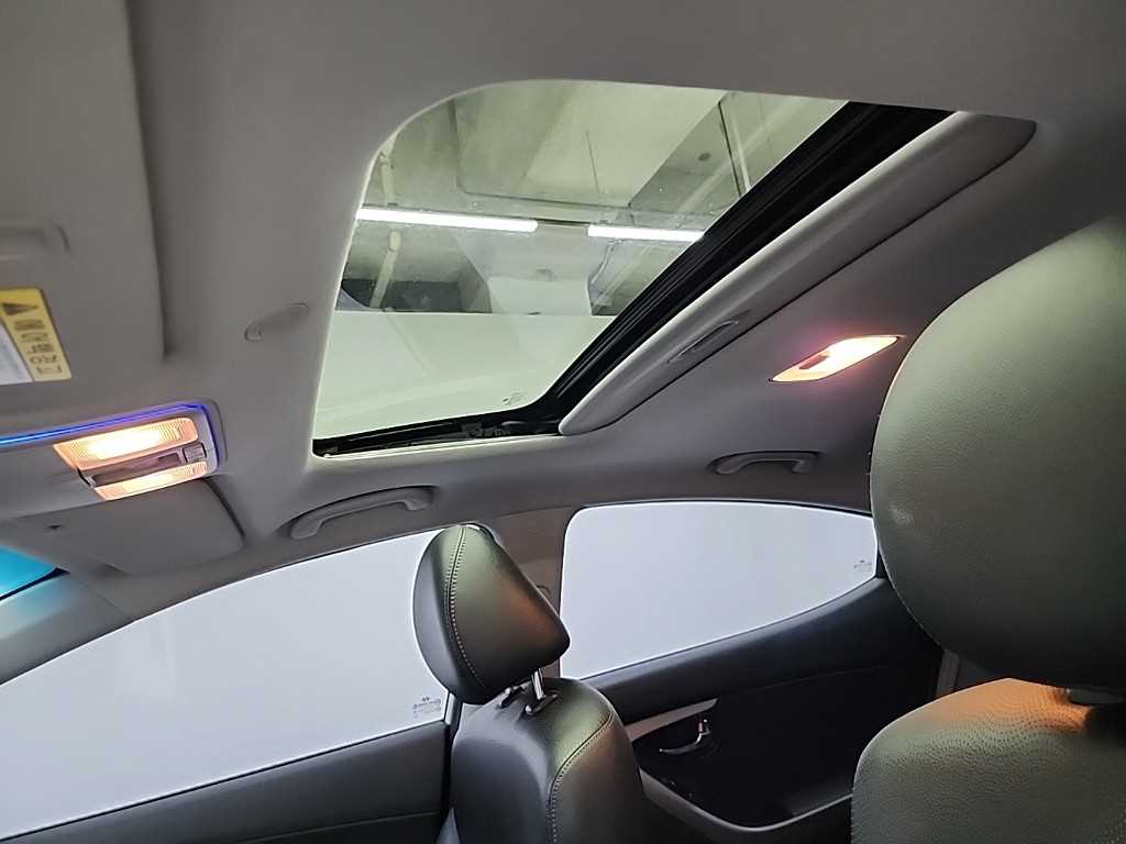 HYUNDAI Avante 2011 Blanco - Importación desde Corea - HF Imports Iquique - Foto 14