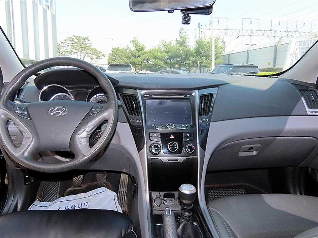 HYUNDAI Sonata - Vista 7