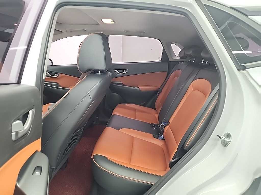 HYUNDAI Kona - Vista 12