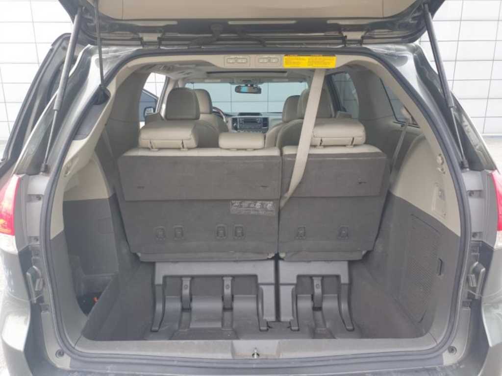 Toyota Siena - Vista 9