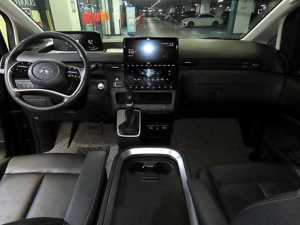 HYUNDAI Staria - Vista 10