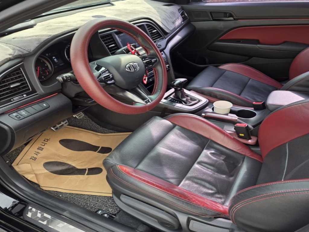 HYUNDAI Avante - Vista 8