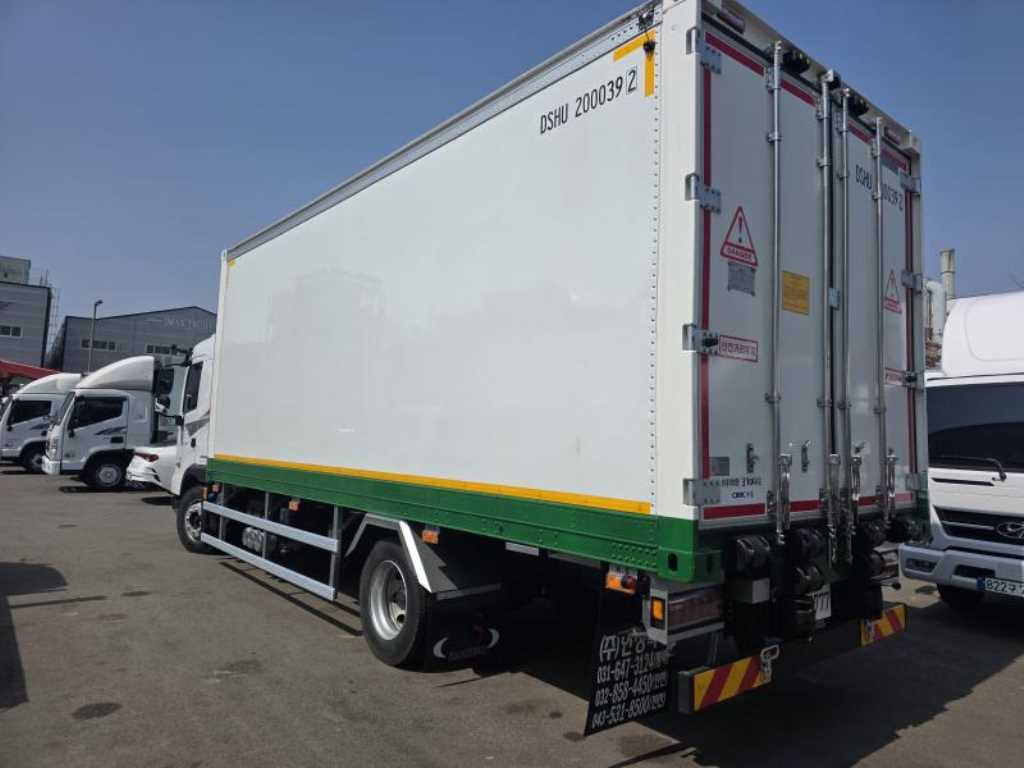 medium and large cargo truck - Vista 5