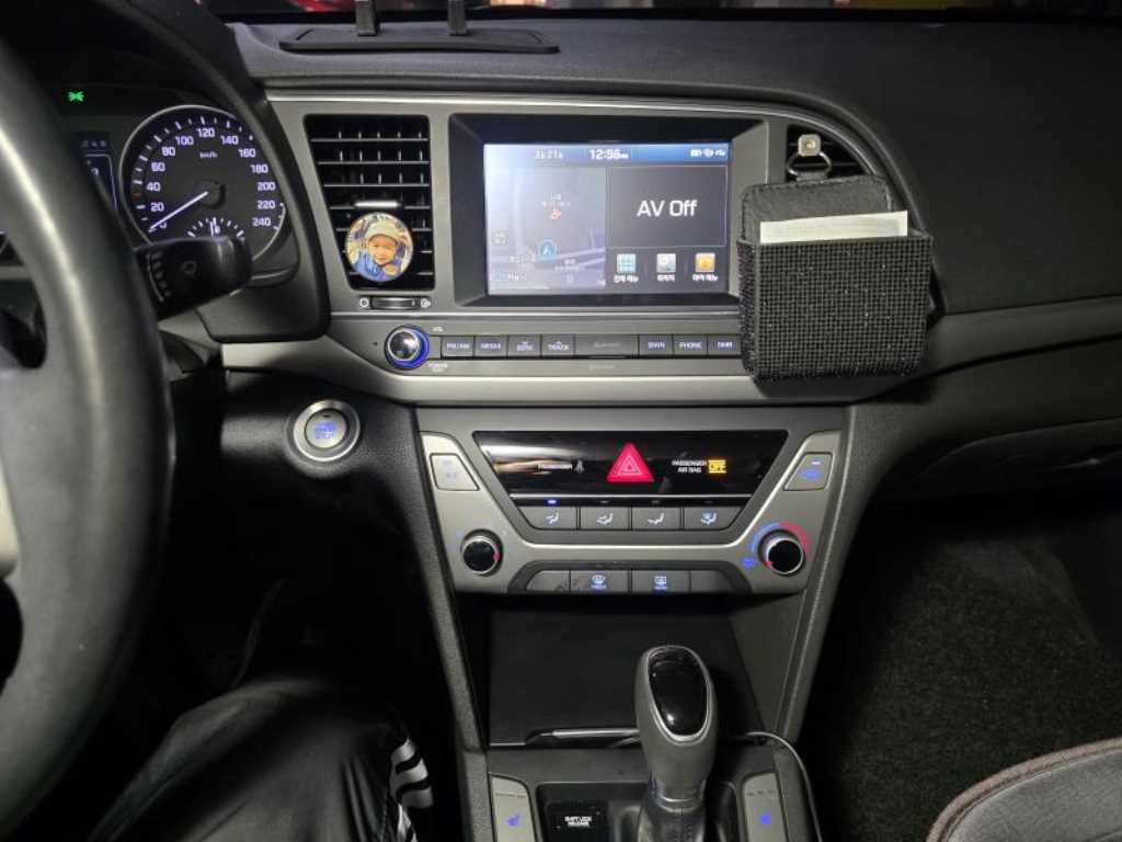 HYUNDAI Avante - Vista 7