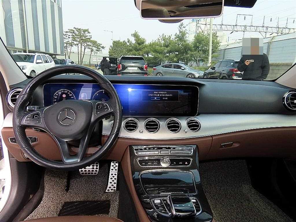 Mercedes Benz E class - Vista 7