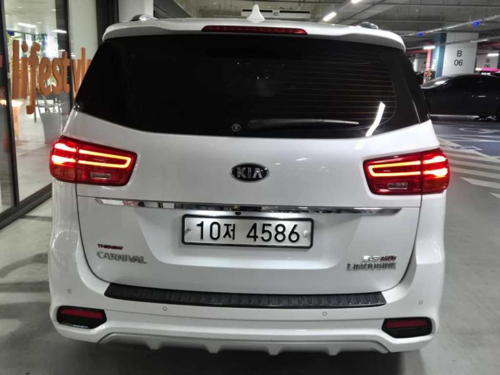 KIA Carnival - Vista 5