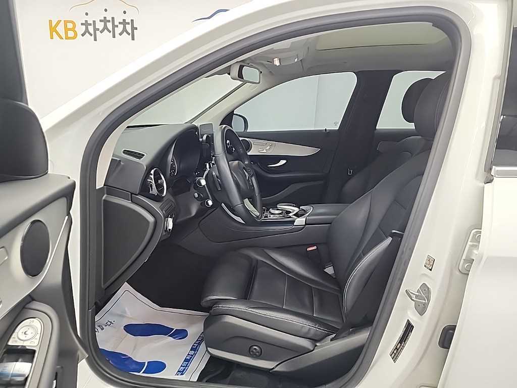 Mercedes Benz GLC Class - Vista 11