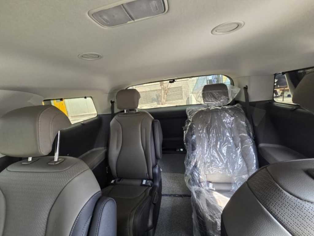 KIA Carnival - Vista 6