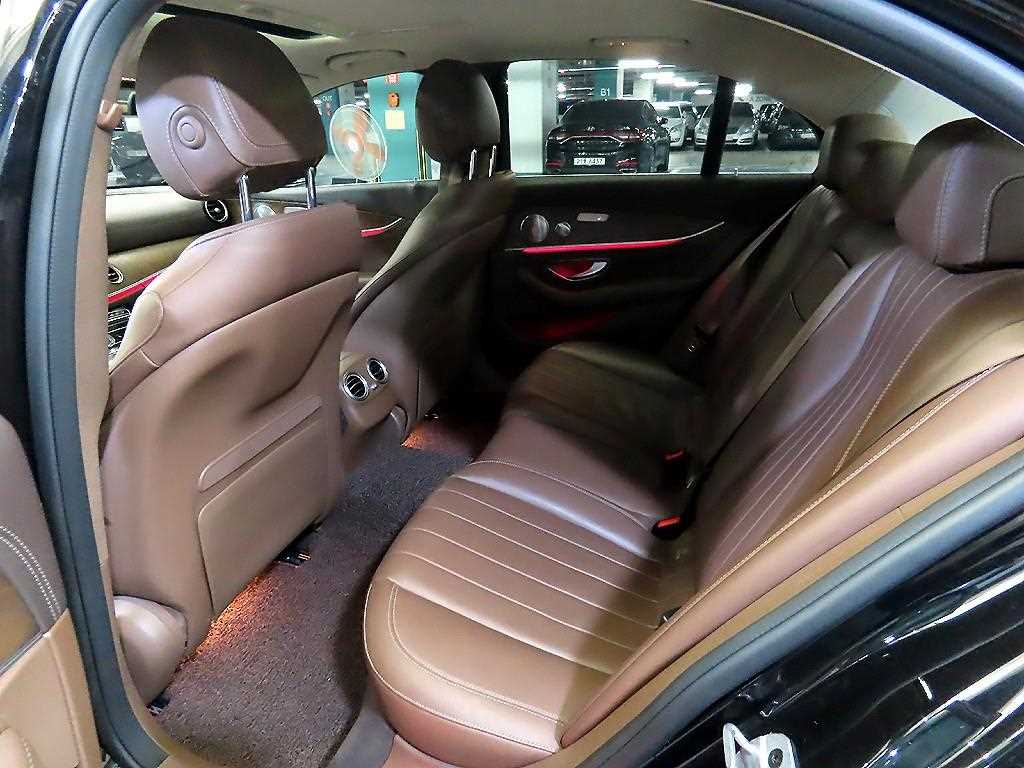 Mercedes Benz E class - Vista 7