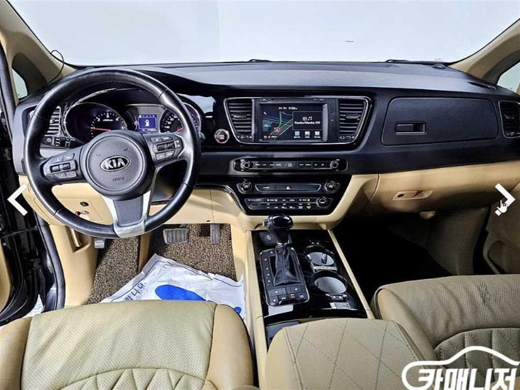 KIA Carnival - Vista 6