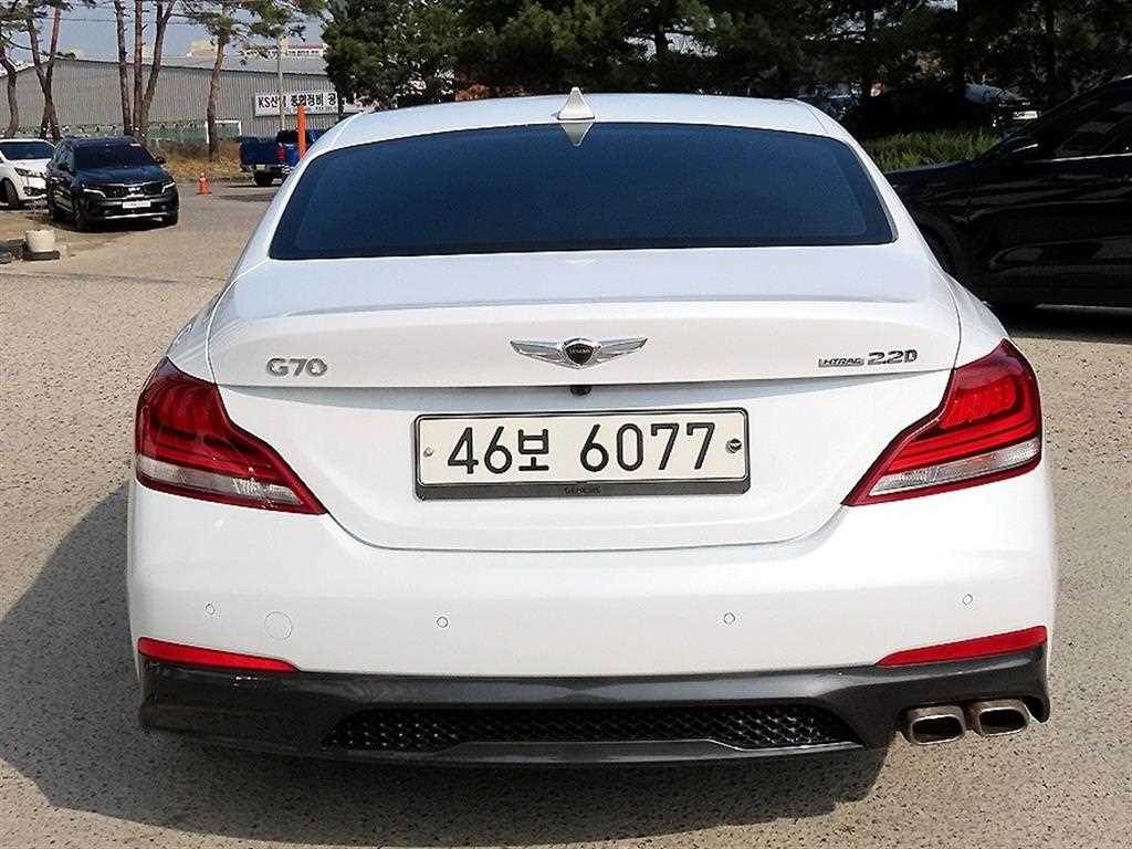 Genesis G70 - Vista 4