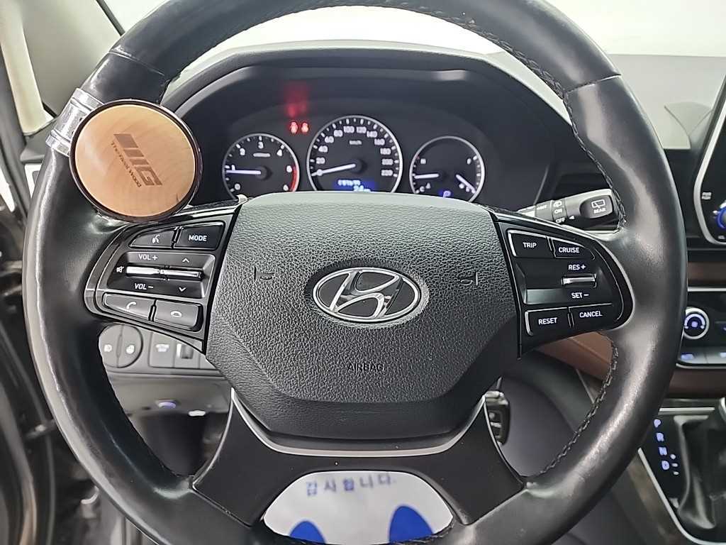 HYUNDAI Starex - Vista 9