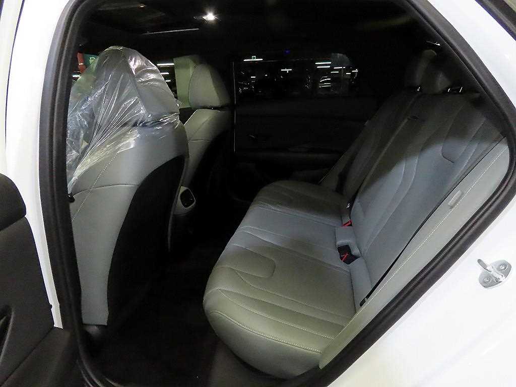 HYUNDAI Avante - Vista 7