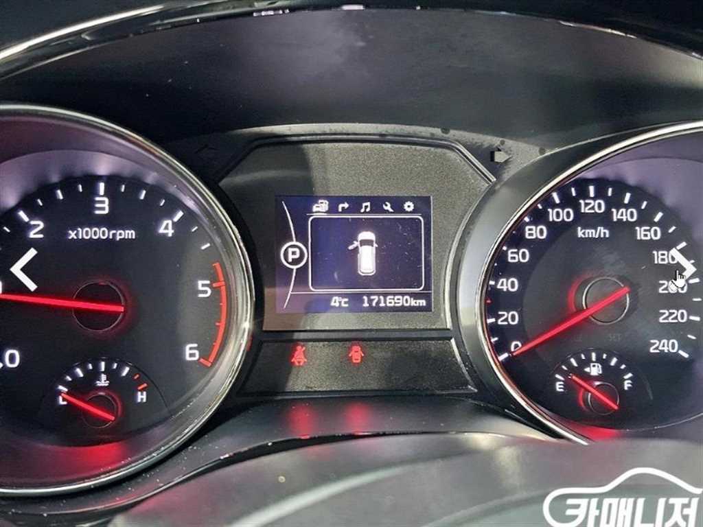 KIA Carnival - Vista 8