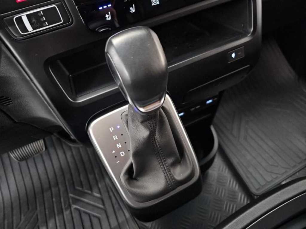 HYUNDAI Staria - Vista 11