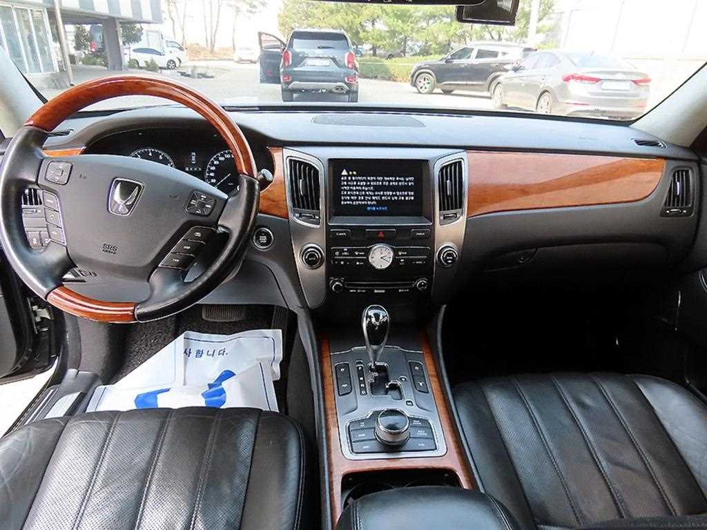 HYUNDAI Equus - Vista 7