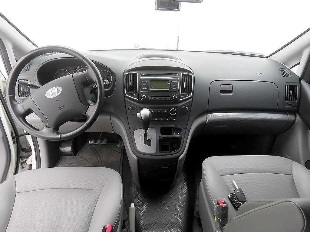 HYUNDAI Starex - Vista 8