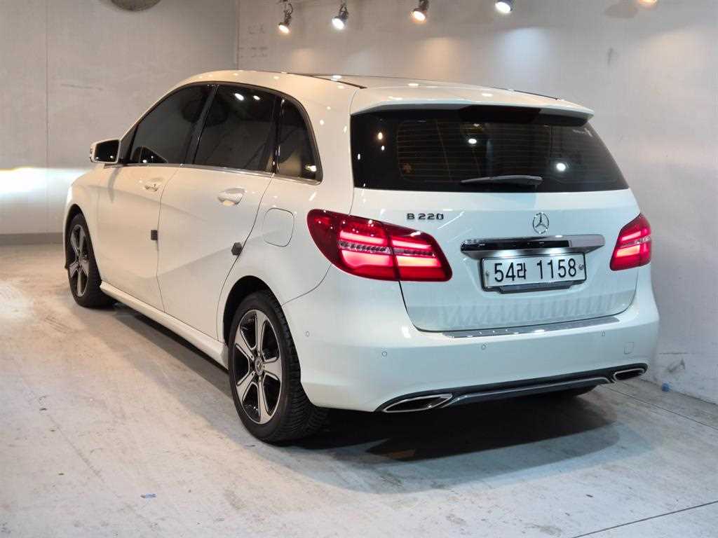 Mercedes Benz B Class (MY B) - Vista 4