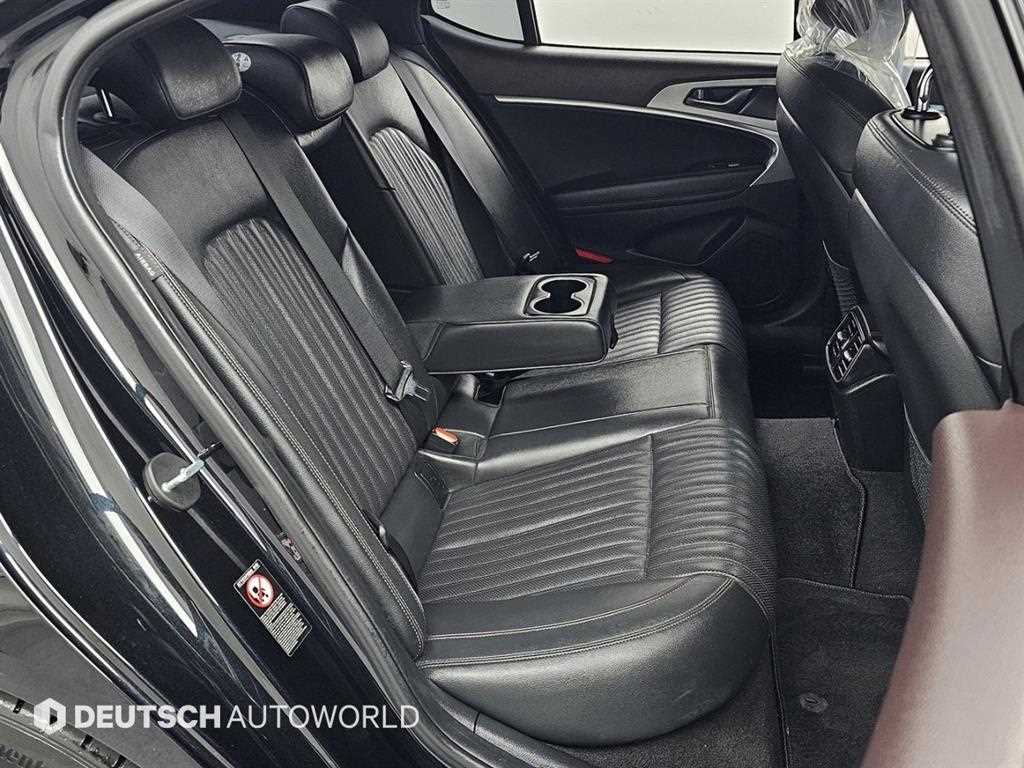 Genesis G70 - Vista 12