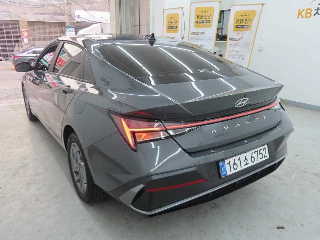 HYUNDAI Avante - Vista 4