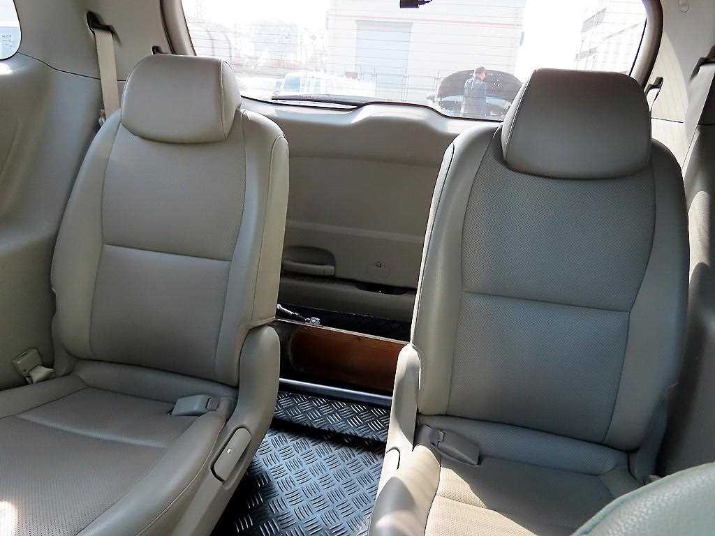 KIA Carnival - Vista 7