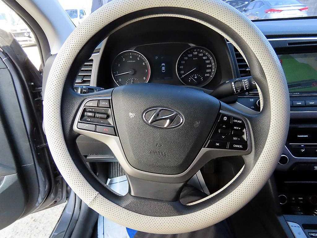 HYUNDAI Avante - Vista 8