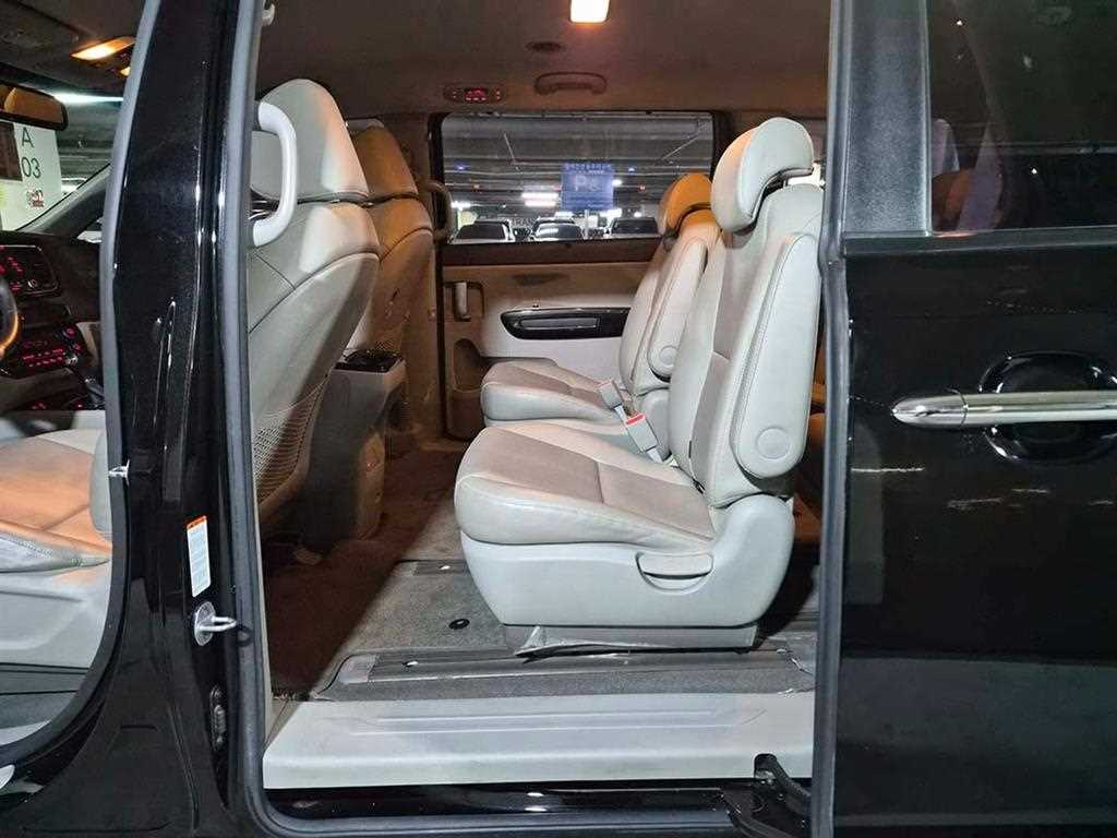 KIA Carnival - Vista 7