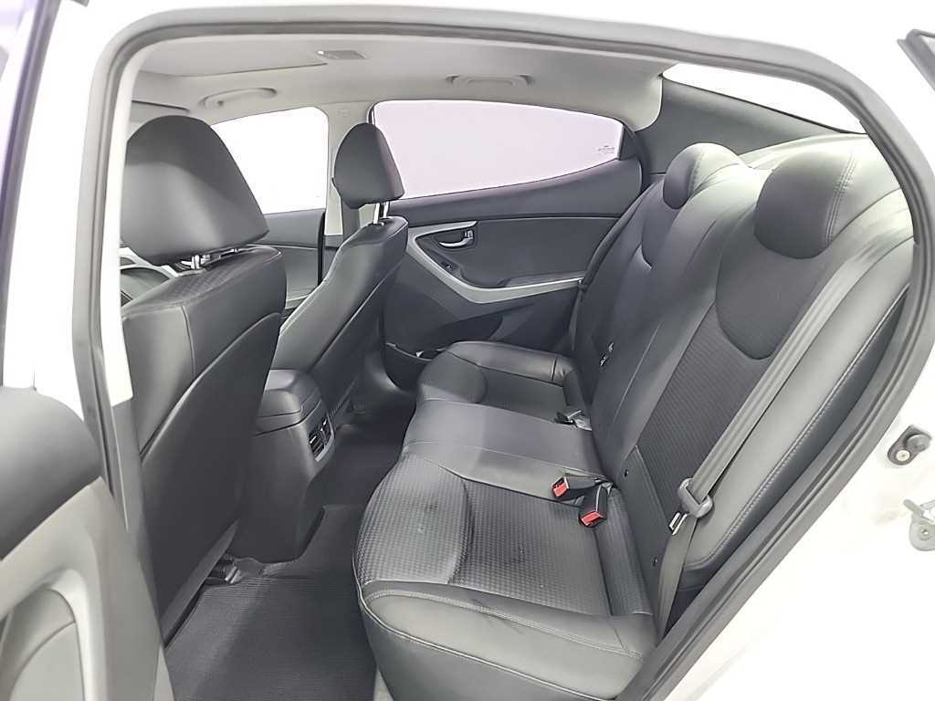 HYUNDAI Avante - Vista 12