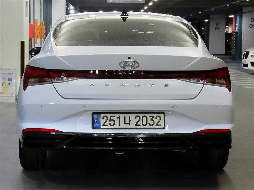 HYUNDAI Avante - Vista 5