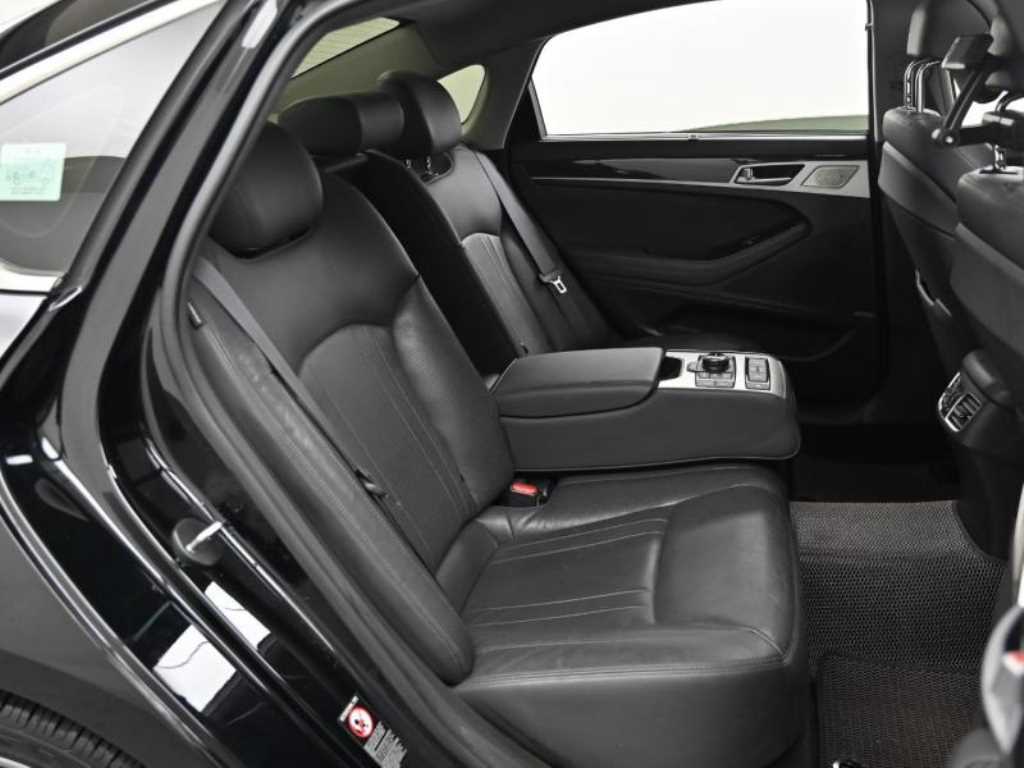 Genesis G80 - Vista 12