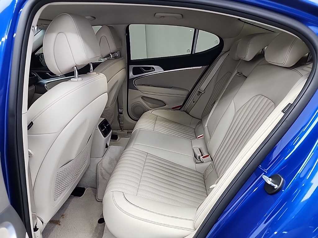 Genesis G70 - Vista 12