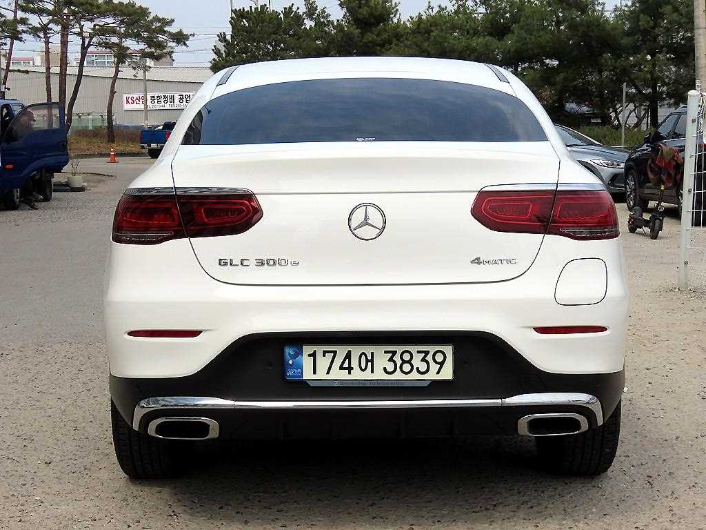 Mercedes Benz GLC Class - Vista 4