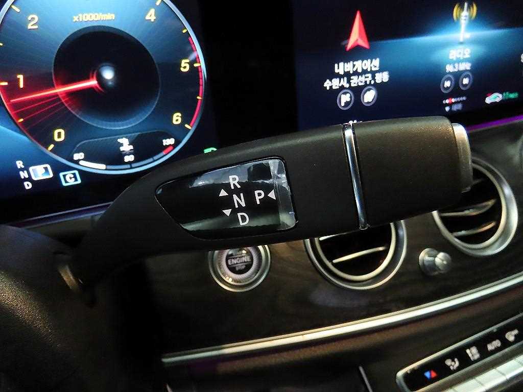 Mercedes Benz E class - Vista 12