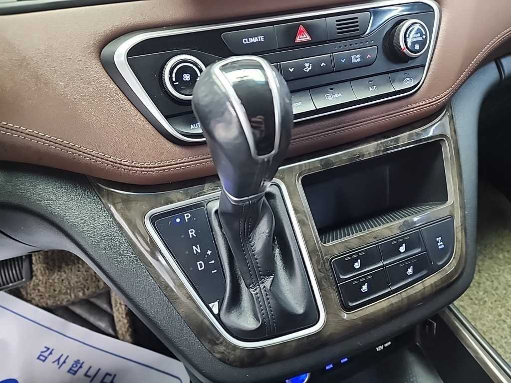 HYUNDAI Starex - Vista 8