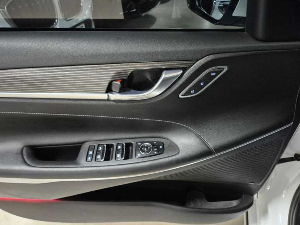 HYUNDAI Grandeur - Vista 11