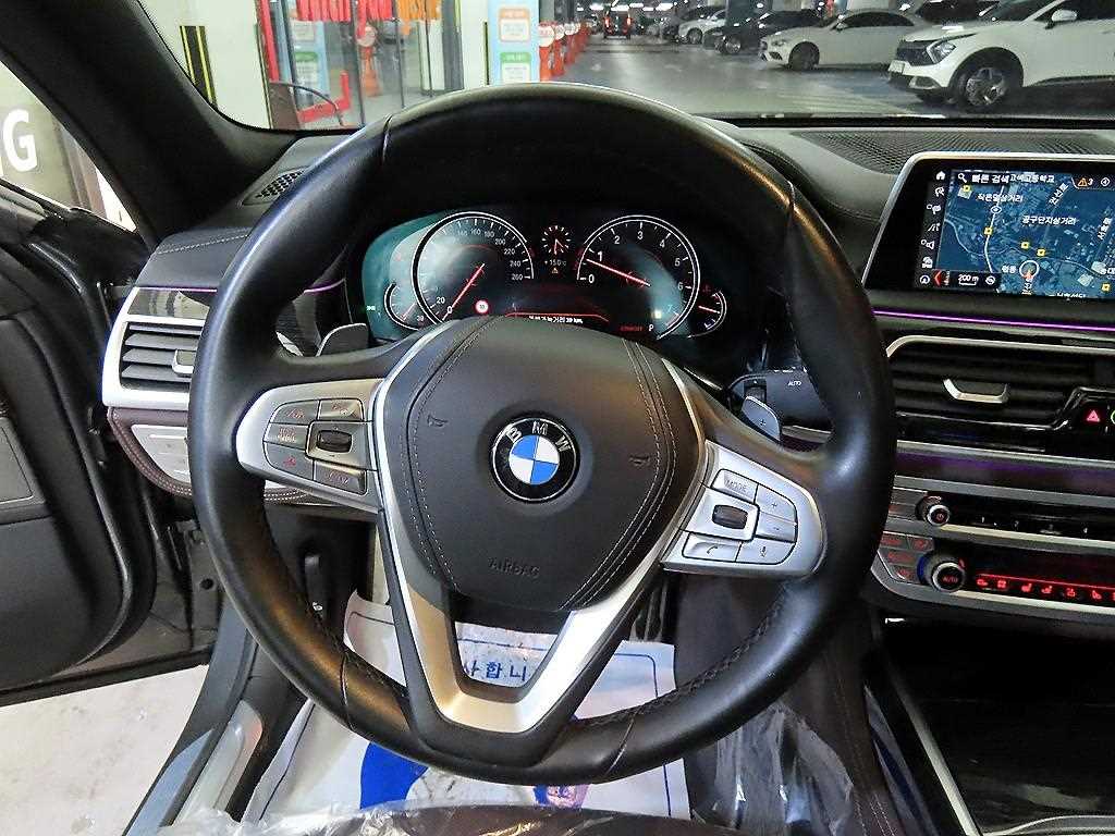 BMW 7 Series - Vista 8