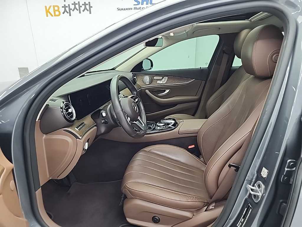 Mercedes Benz E class - Vista 11