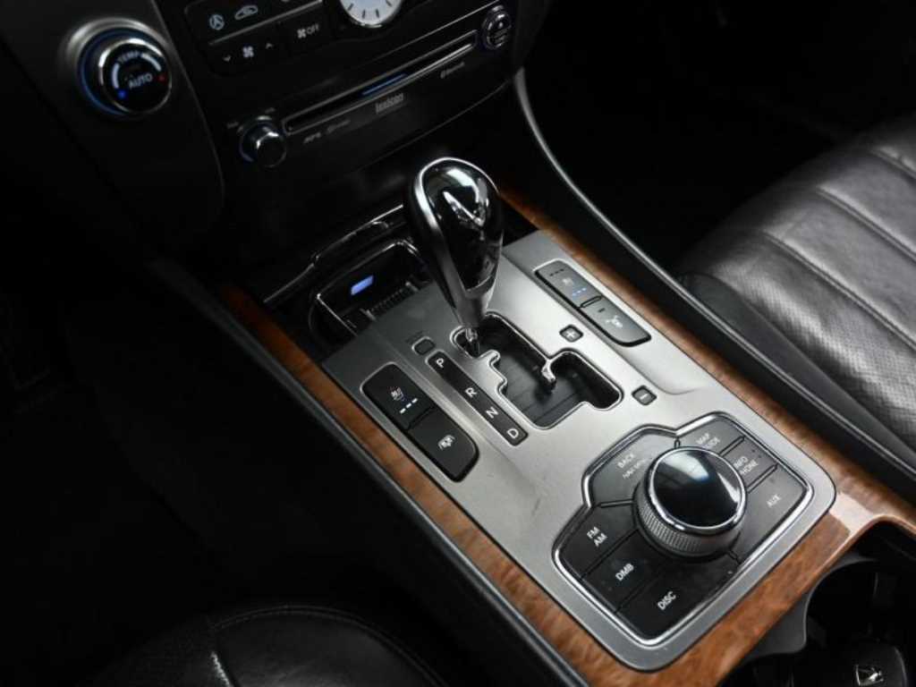 HYUNDAI Equus - Vista 9