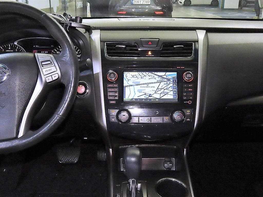 Nissan Altima - Vista 11