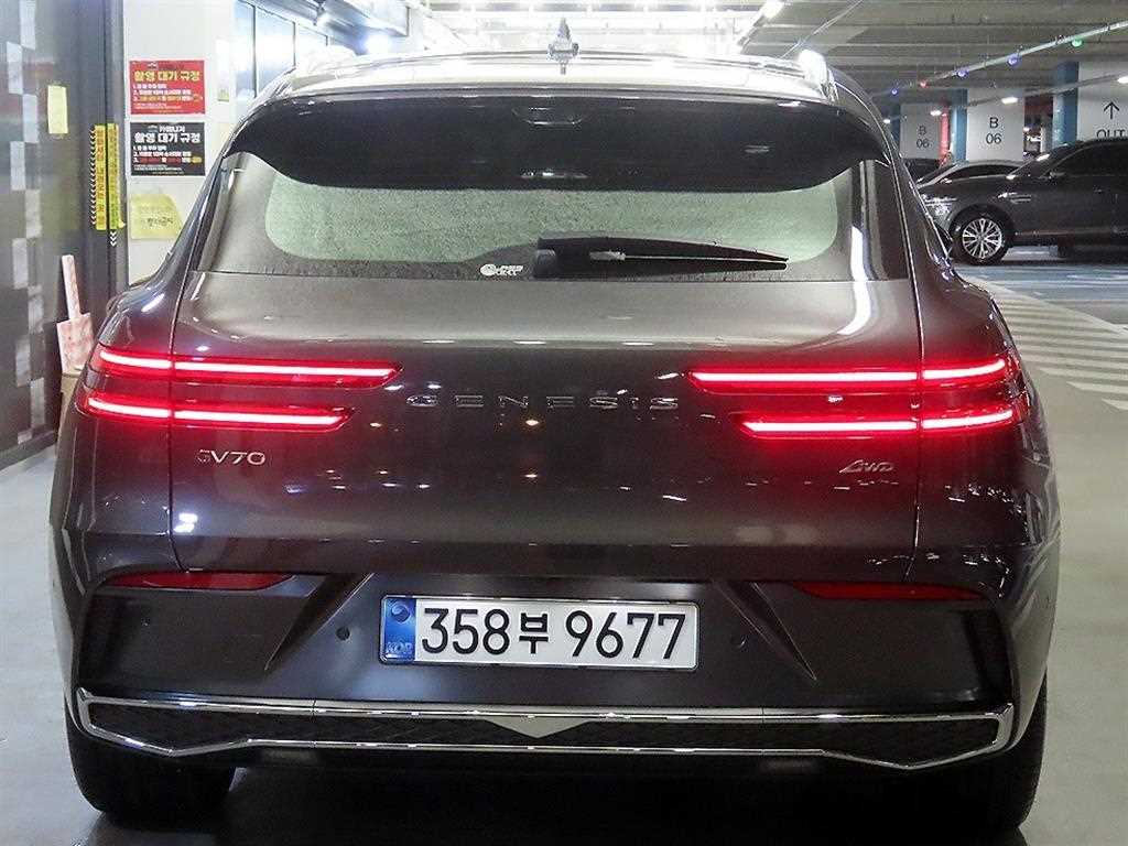 Genesis GV70 - Vista 5