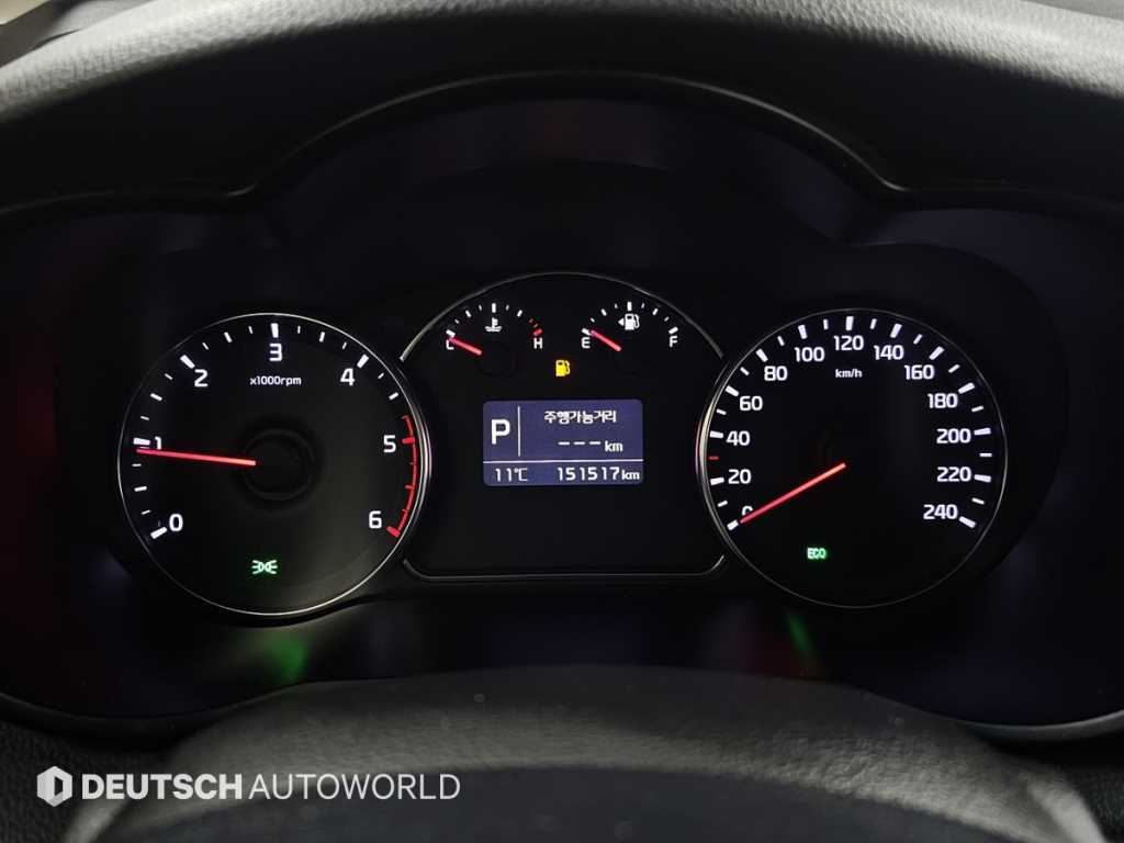 KIA Carens - Vista 8