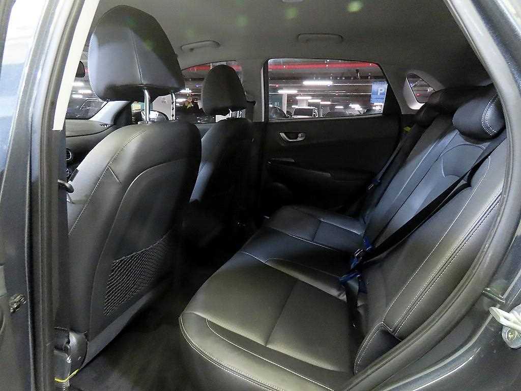 HYUNDAI Kona - Vista 7