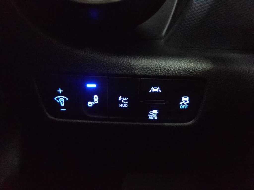 HYUNDAI Kona - Vista 12