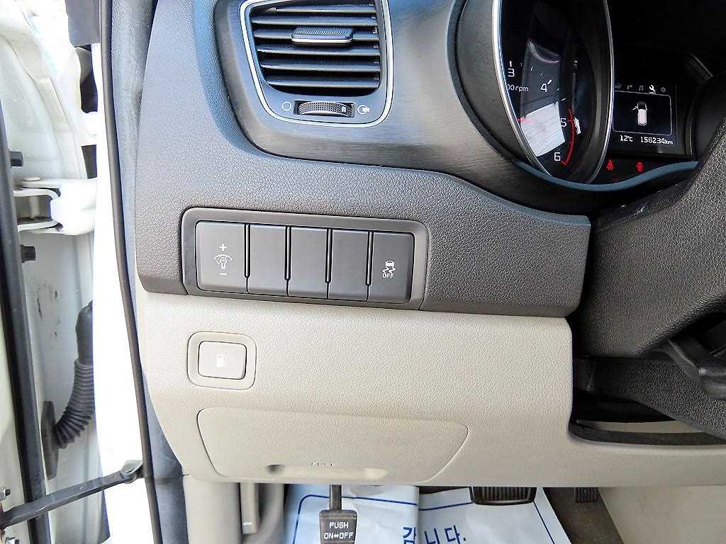 KIA Carnival - Vista 12