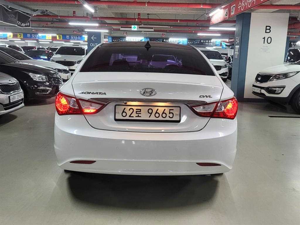 HYUNDAI Sonata - Vista 4