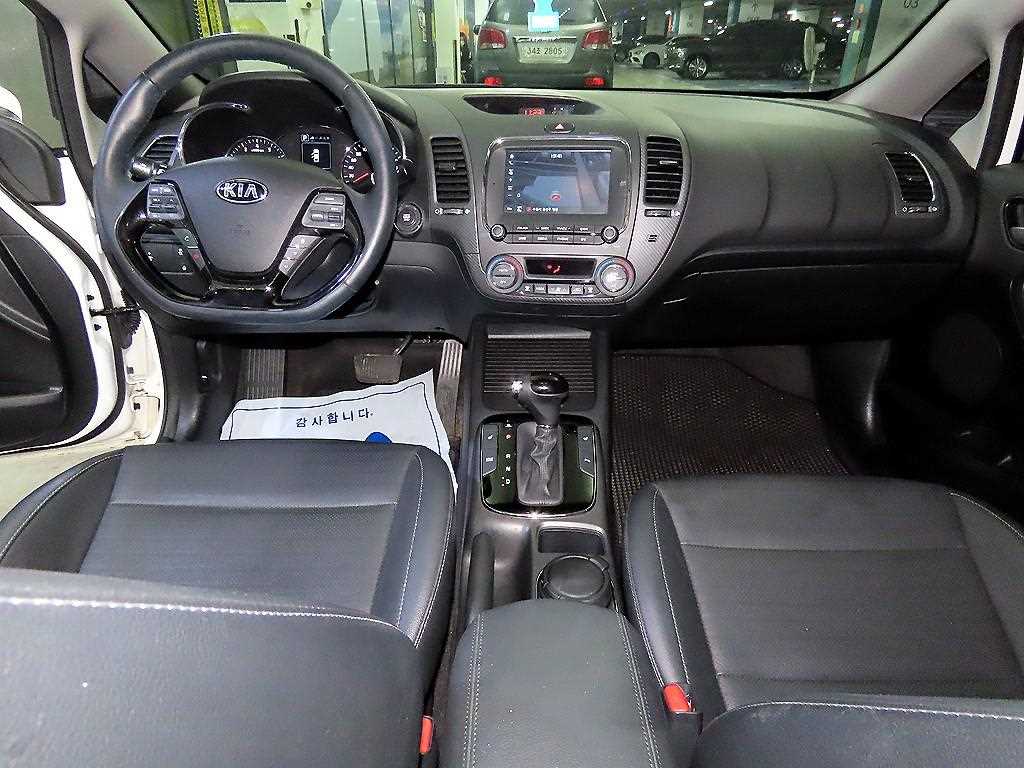 KIA K3 - Vista 10