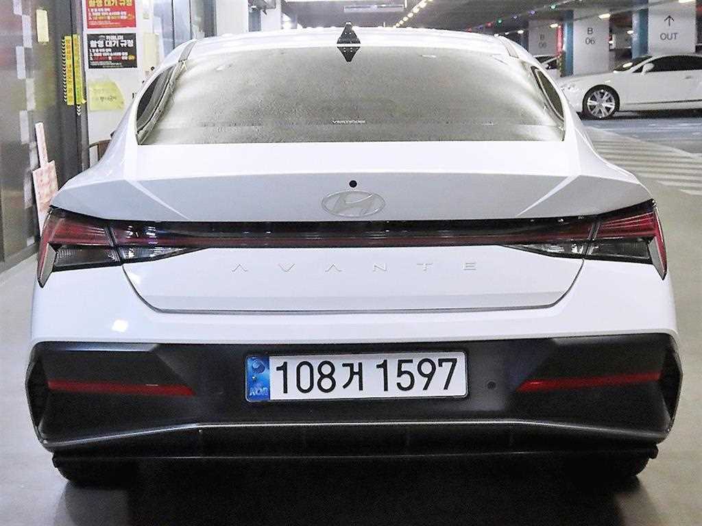 HYUNDAI Avante - Vista 5